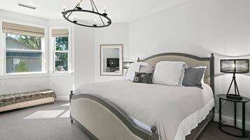 3 bedrooms, Frette Italian sheets, iron/ironing board, WiFi