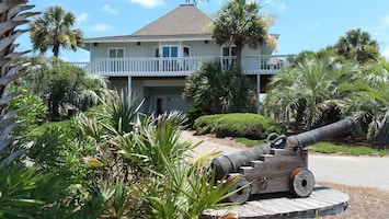 East Wind at the end of East Beach Drive