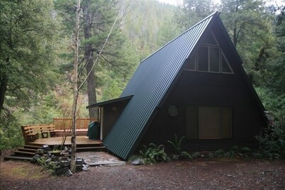 A Beautiful Vacation Awaits You on the Emerald Smith River!