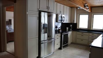 Frigorífic, microones, forn i placa de cuina