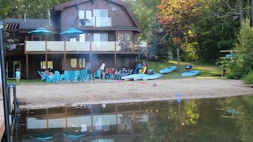Accommodatie ligt op het strand, ligstoelen