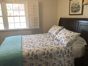 3 bedrooms, travel crib, WiFi, bed sheets