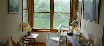 ~A~ Little Bit of Heaven on Lake Lanier - Convenient to TIEC