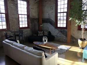 Smart TV, DVD player, books