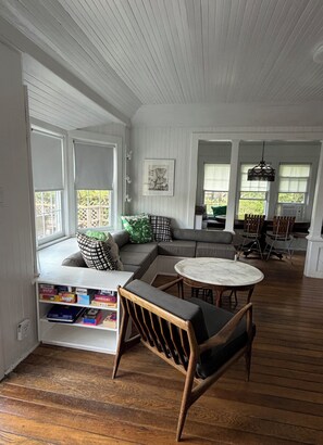 Smart TV, fireplace, books, stereo - Ocean Bay Park Sanctuary - Last minute cancelation so free July 8-17 (Ocean Bay Park, Fire Island)