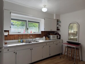 Fridge, microwave, oven, stovetop - Ocean Bay Park Sanctuary - Last minute cancelation so free July 8-17 (Ocean Bay Park, Fire Island)