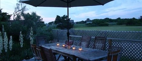 Outdoor dining