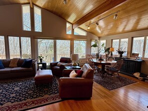 Smart-TV, DVD-Player, Bücher