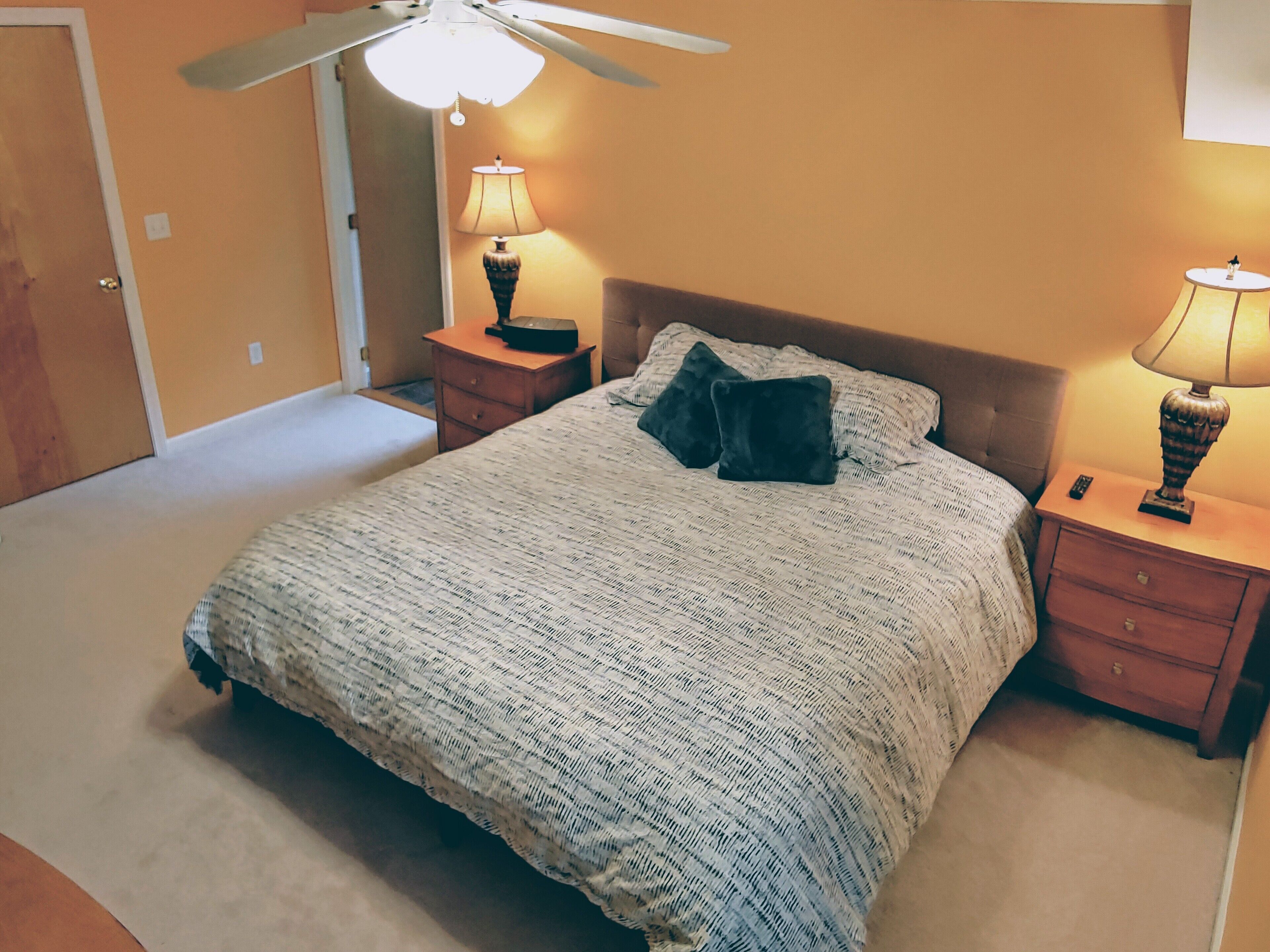 Master bedroom - king bed