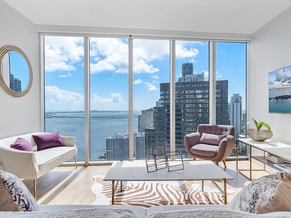 Télévision à écran plat, espaces bureaux