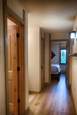 2 bedrooms, desk, iron/ironing board, free WiFi