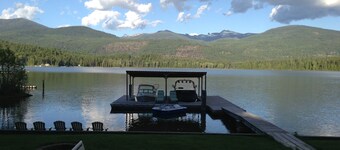 Cabane en front de mer du lac Priest
