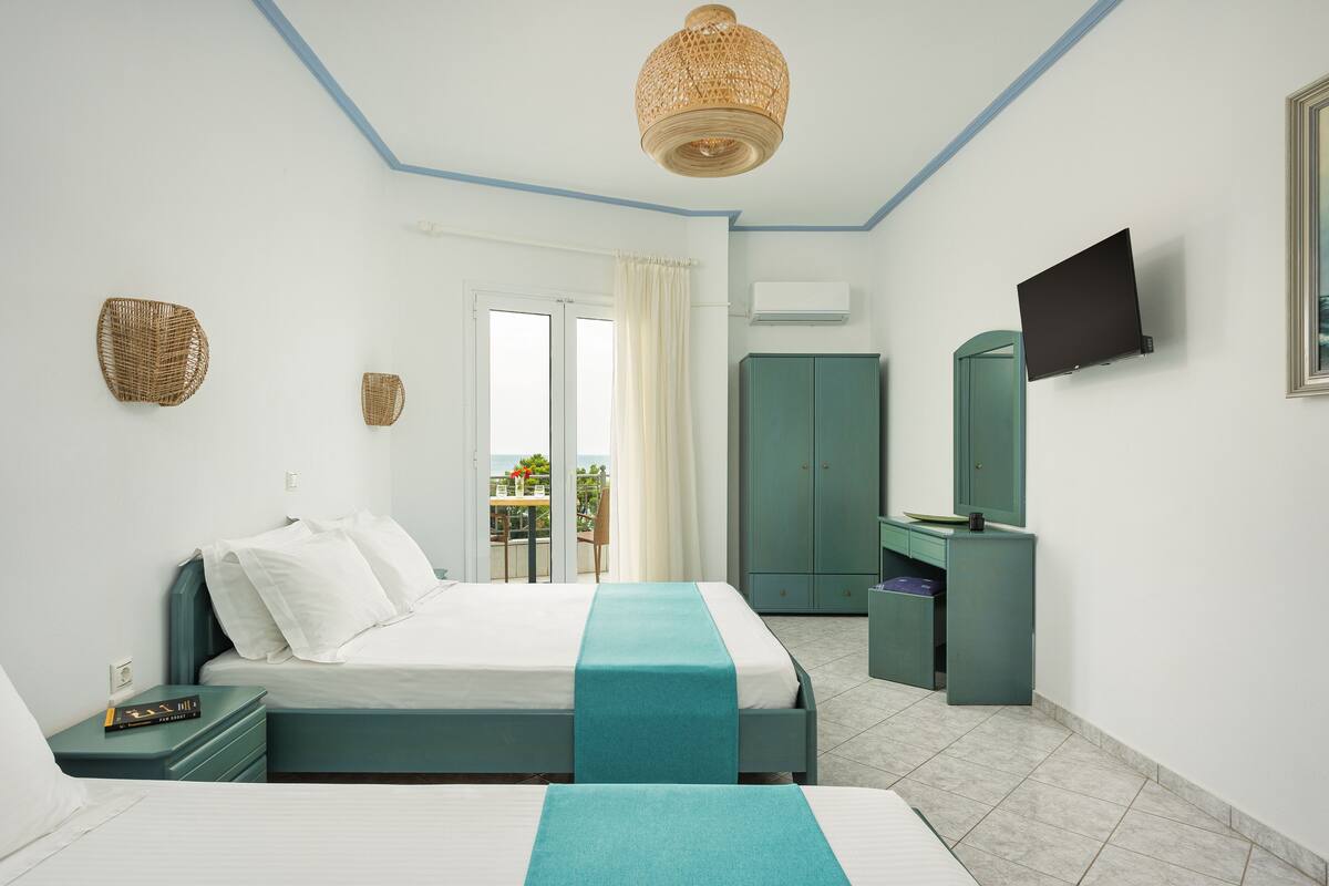 Triple Studio, Sea View | Tirai kedap cahaya, kedap suara, Wi-Fi gratis, dan seprai linen