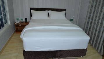 Junior suite, 1 kingsize bed, niet-roken, uitzicht op de stad | Lakens van Egyptisch katoen, luxe beddengoed, donsdekens