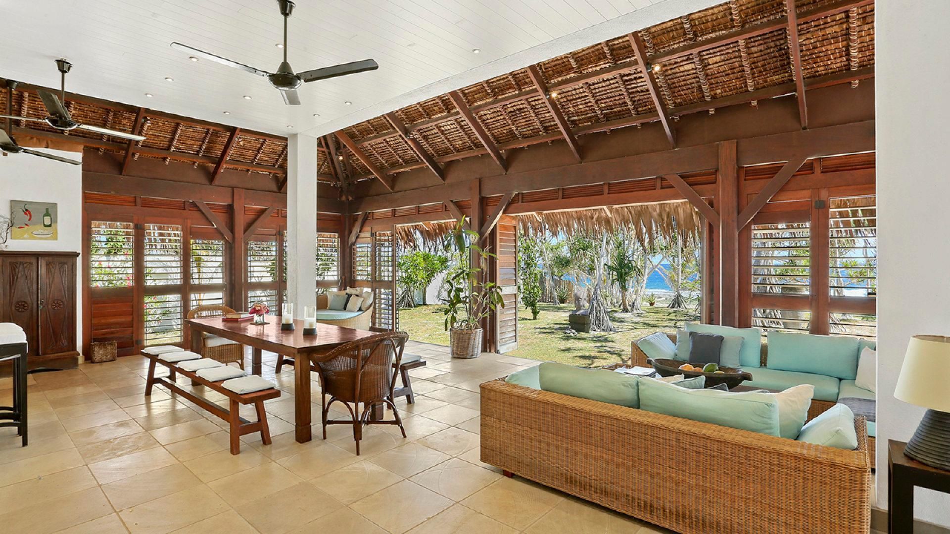 House, Multiple Beds, Beach View (House of Palms) | In-room dining