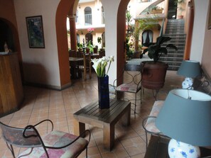 Lobby sitting area - Hotel Posada San Jerónimo (Coatepec)