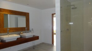 House, Multiple Beds, Beach View (Paradise Point Views) | Bathroom