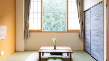 In-room safe, individually furnished, iron/ironing board, free WiFi