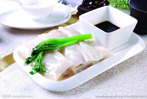 Free daily local cuisine breakfast - Serveyou International Apartment (Guangzhou)