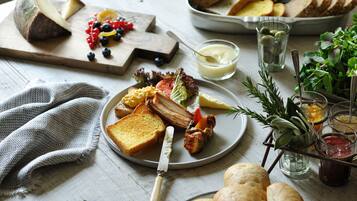 Colazione a buffet, servita tutte le mattine (2980 JPY a persona)