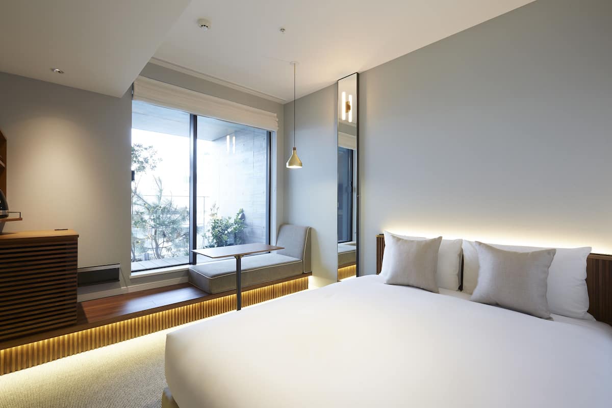Double Room, Non Smoking | 1 bedroom, down comforters, blackout drapes, soundproofing