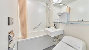 Ein modernes Badezimmer mit Badewanne, Waschbecken, Toilette und einer Glasablage.
