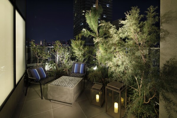 An outdoor terrace with seating, plants, and lanterns. - Hamacho Hotel Tokyo Nihonbashi (Tokyo)