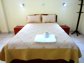 Classic Room, 1 Double Bed, Non Smoking, City View | Individually furnished, desk, free WiFi - Hostal Sandel (Barranca)