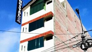A multi-story building with a sign that reads "HOTEL". - Hostal Sandel (Barranca)
