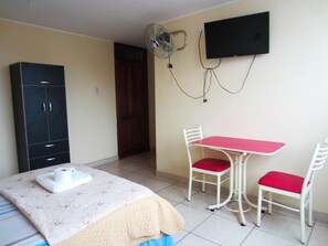 Individually furnished, desk, free WiFi - Hostal Sandel (Barranca)