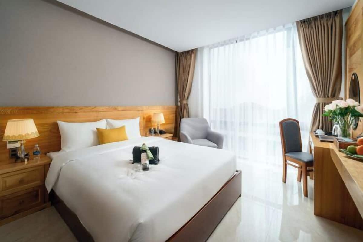 1 bedroom, minibar, in-room safe, desk