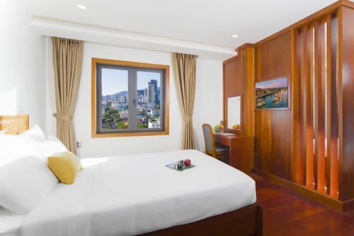 Minibar, in-room safe, desk, blackout curtains