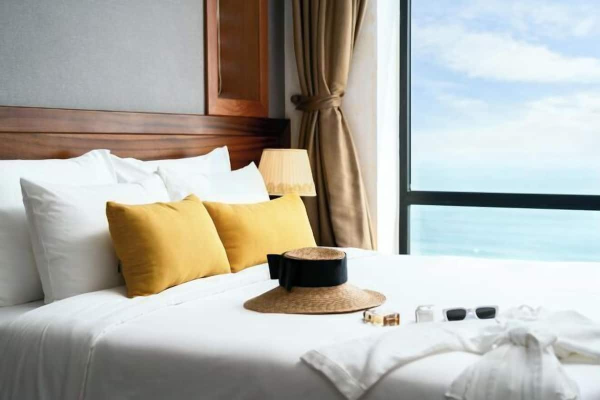 Minibar, in-room safe, desk, blackout curtains