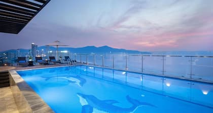 Sunny Ocean Hotel & Spa