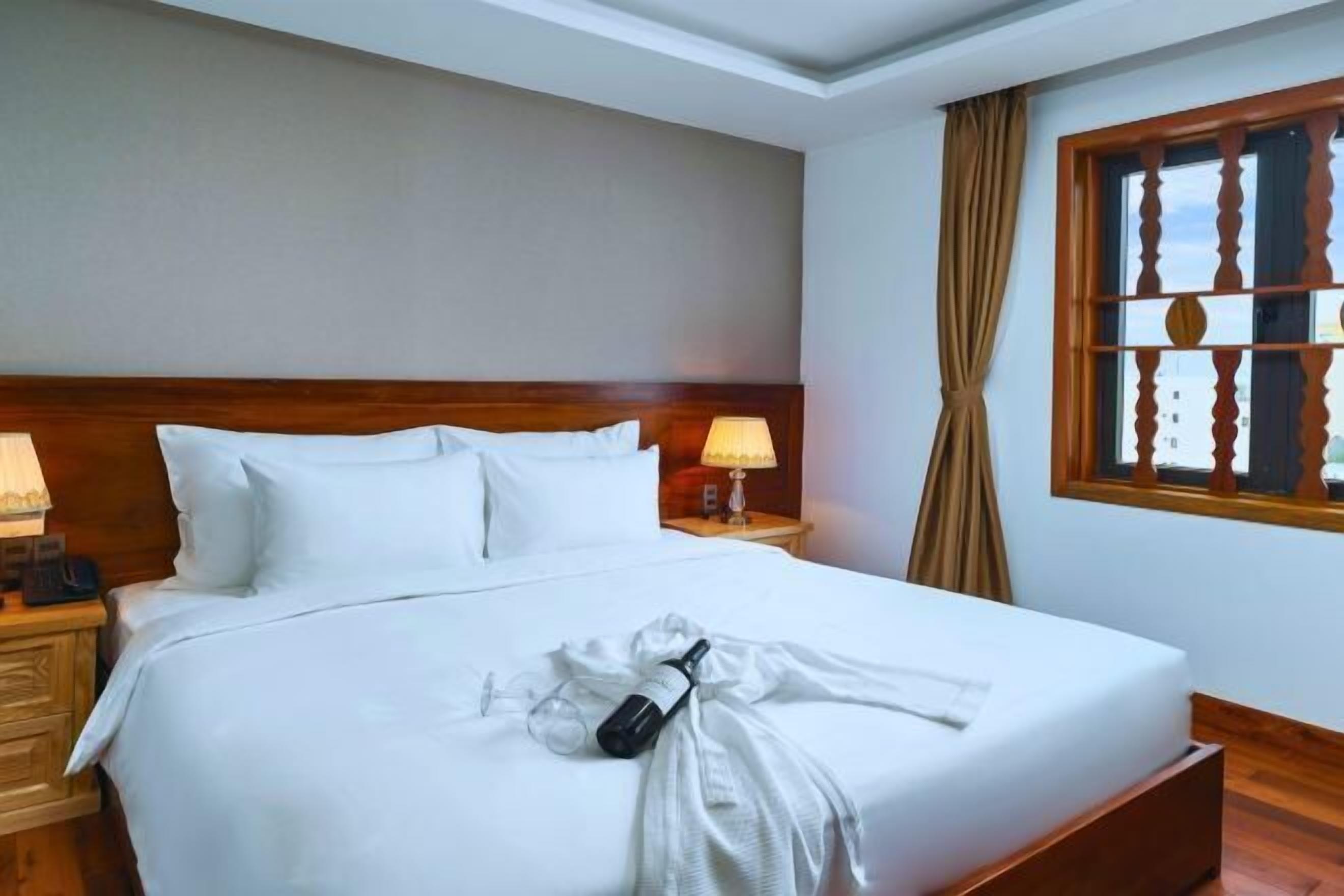 Minibar, in-room safe, desk, blackout curtains