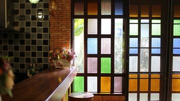 2 Bedroom Baan Thai Private Pool | Café o cafetera