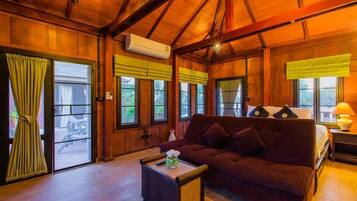 2 Bedrooms Private Pool Villa | 11 dormitorios, caja fuerte, decoración individual y cortinas opacas