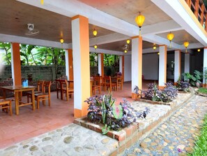 Desayuno de cocina local incluido todos los días