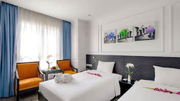 Camera Deluxe con 2 letti singoli, vista città | 1 camera, minibar, una cassaforte in camera, Wi-Fi gratuito