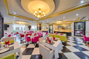 Breakfast, lunch, dinner served; local and international cuisine  - Fivitel Boutique Da Nang (Da Nang)