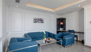 Family Triple Room, City View | Living area | LCD TV - Fivitel Boutique Da Nang (Da Nang)