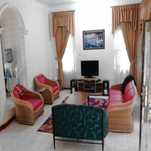 Flat-screen TV - Kota Bunga CC (Cipanas)