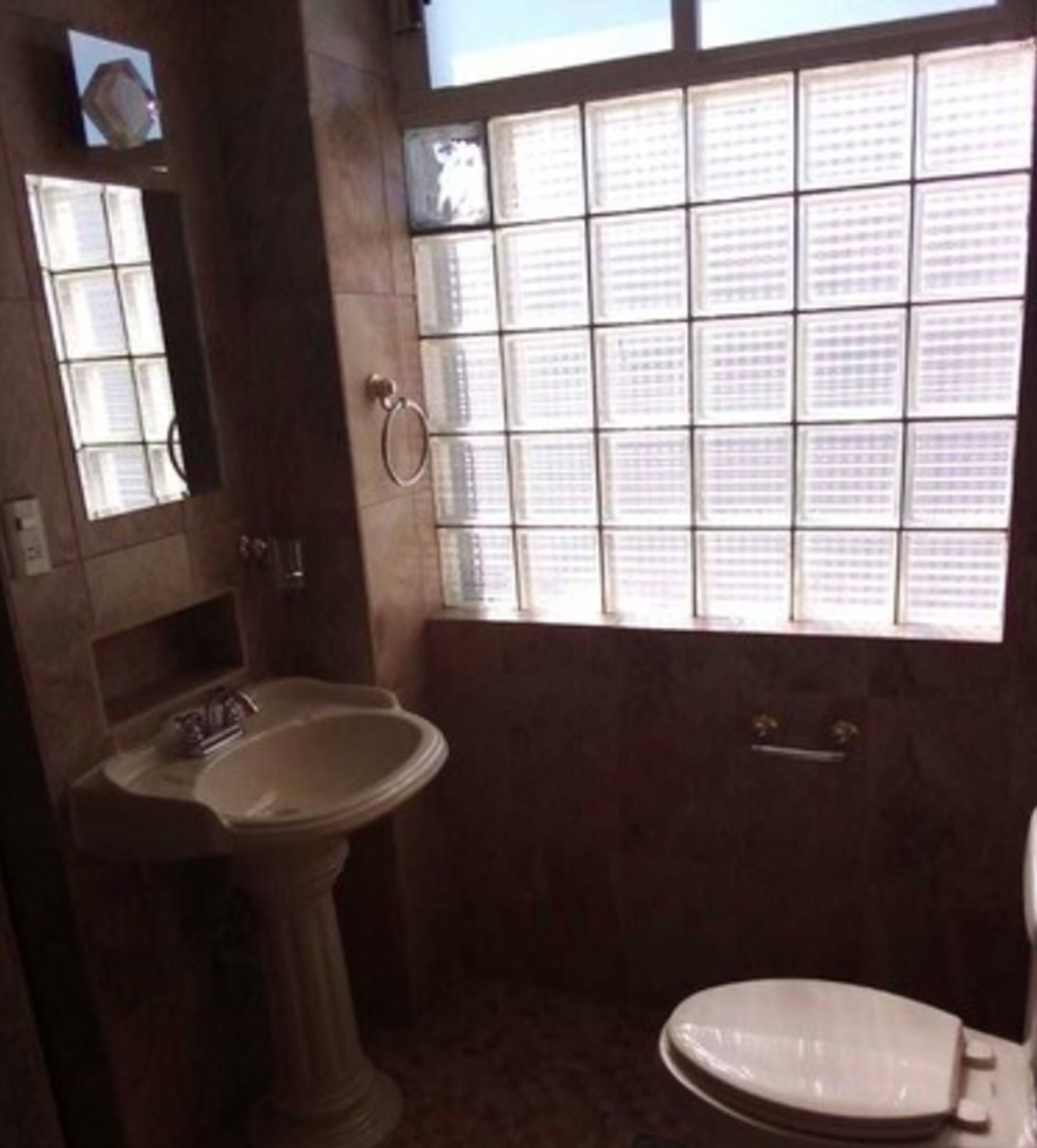 shower, free toiletries, towels