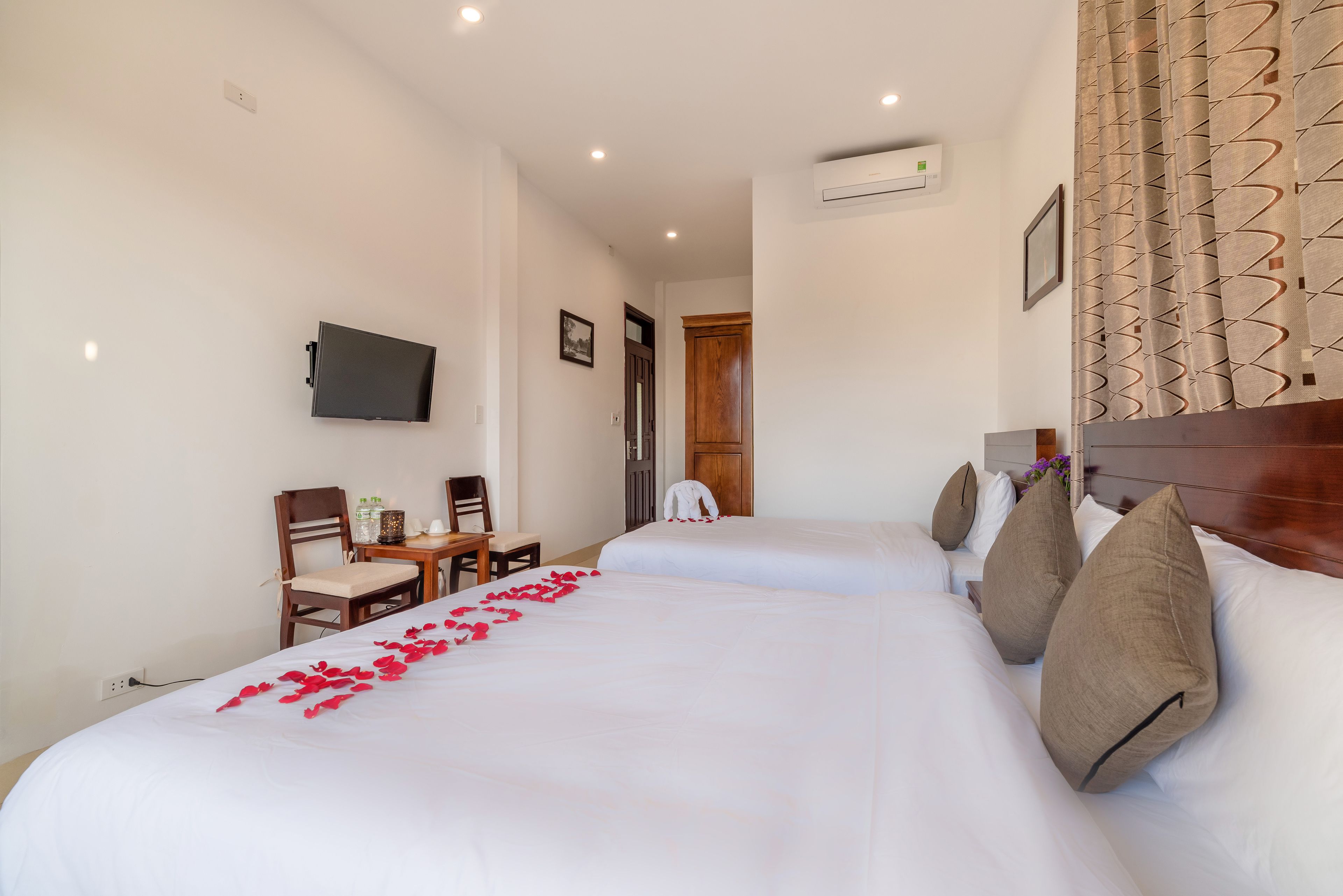 Family Room, 2 Bedrooms, Pool View | Egyptian cotton sheets, premium bedding, memory foam beds, minibar