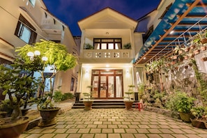 Property grounds - Hanh Nhung Villa (Da Nang)