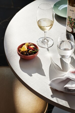 Dining - Veriu Green Square (Alexandria)