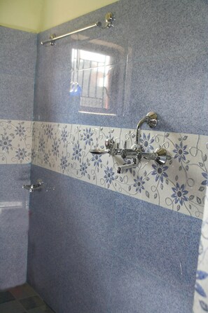 Deluxe Twin Room | Bathroom | Shower, slippers, towels - Sitapaila Homestay and Apartment (Nagarjun)