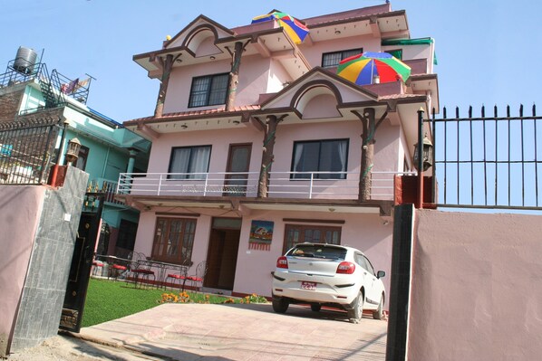 Fachada de la propiedad