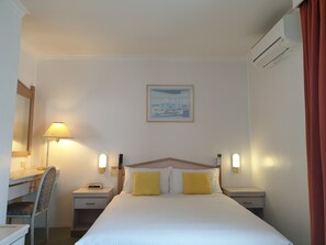 Basic Double Room, 1 Double Bed, Non Smoking (First or Second Floor) | Desk, free WiFi - Arden Motel (North Melbourne)