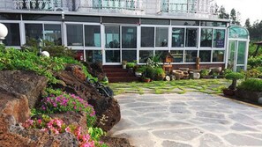 Front of property - Stonesung Pension (Seogwipo)